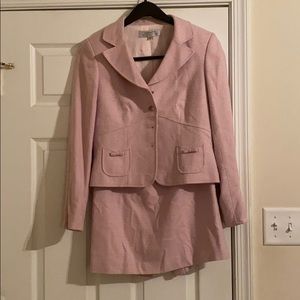 Tahari skirt suit